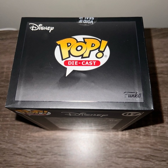 Funko Die-Cast Mickey Mouse Figure - Black, White, Red, Yellow Limited Edition - Picture 5 of 6